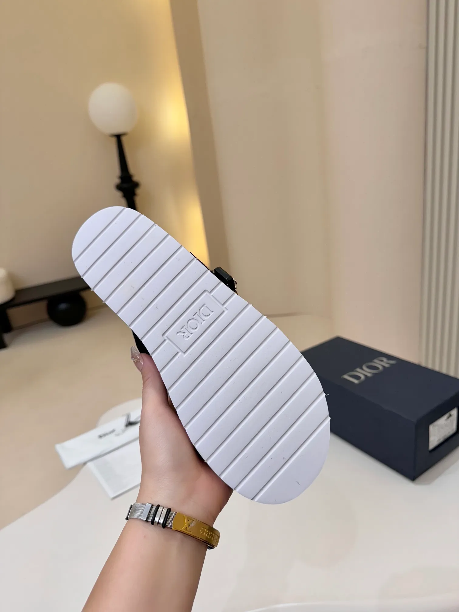 [Dior] P: 340💰 -Size: 38-46 Dior Dior D’s classic men’s slippers, high-end boutique, original material, pure cotton printed canvas upper, fine workmanship, super soft sole, casual, loose and comfortable, a must-have in summer!